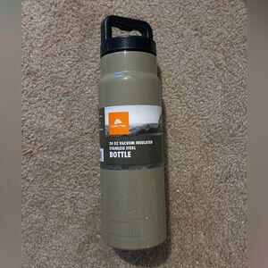 Ozark Trail 24oz vacuum insulated stainless steel bottle